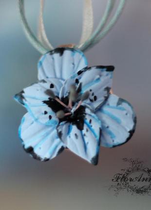 Кулон цветок "голубой гладиолус"