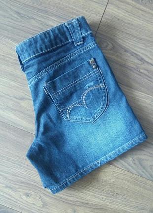 Темно-сині джинсові шорти бойфренди з незначними потертостями ...