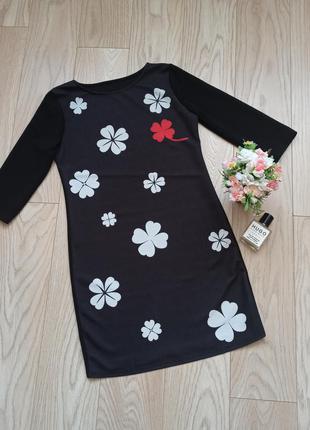 Короткое черное платье с цветами, S-M