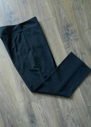 Чорні завужені класичні брюки укорочені завишена талія (damart)