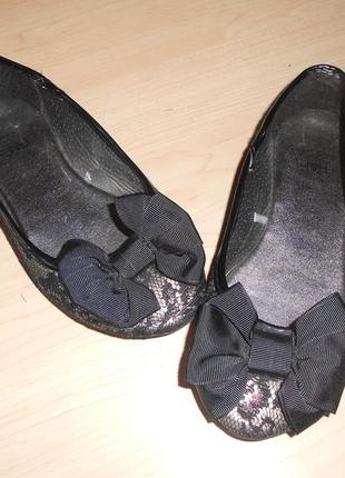 Нарядные чёрные туфли 30-31 размера.