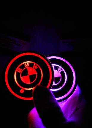 Подсветка подстаканника с логотипом автомобиля BMW
