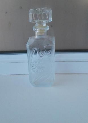 Стеклянный парфюмерный флакон , графин ,бутылка .винтаж ссср .