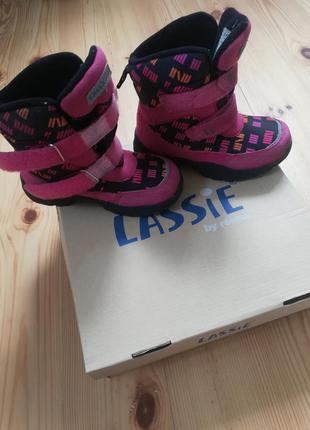 Lassie. фірмові якісні термо черевики.