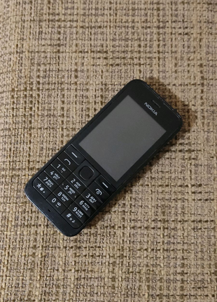Продам мобильный телефон Nokia 220