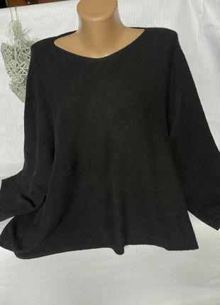 Стильний м'який , базовий светр з широкими рукавами