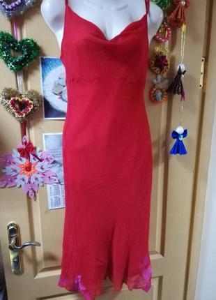 Красное нарядное платье  на подкладке 44-46р.