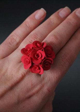 Красное кольцо розы из полимерной глины