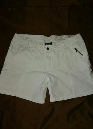Короткие белые шорты 36-38
