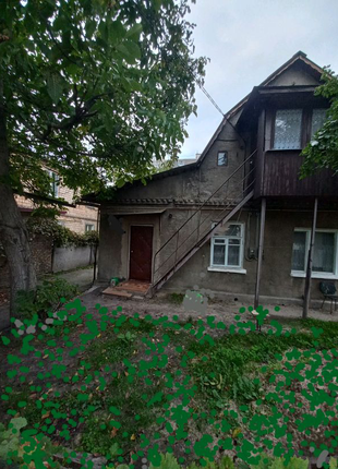 Меняю дом в Киеве на квартиру.