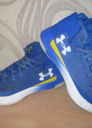 Продам кроссовки фирмы under armour 40 размера .