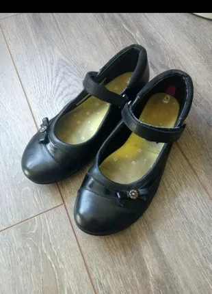 Черные кожаные туфли балетки тапочки