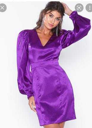 Трендовое платье фиолетового цвета