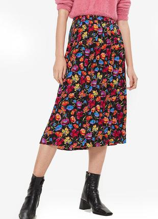 Стильная юбка в разноцветные цветы topshop (размер 36)