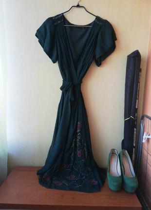 Элегантное платье с потрясающей вышевкой из бисера