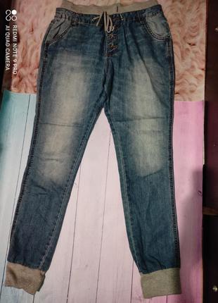 Стильные джинсы на манжете от terranova