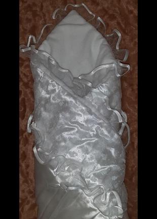 Белоснежный конверт одеяло с кружевом на выписку