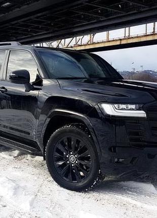 134 Toyota Land Cruiser 300 чорна прокат авто