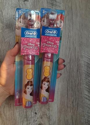 Oral b електрична зубна щітка на батарейках для дітей принцеса