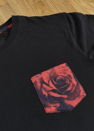 Черная футболка с карманом и цветочной отделкой criminal damage