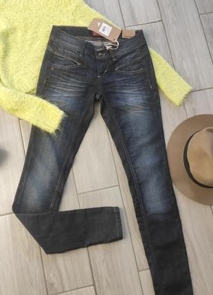 Плотный джинсы с потёртостями от freeman t.porter