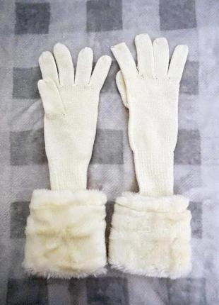 Белые кремовые вязанные перчатки с мехом