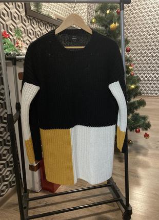 Удлиненный вязаный свитер