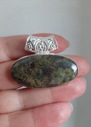 Кулон зеленая яшма в серебре, натуральный камень