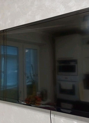 Телевизор Samsung ж/к 32" , требует замены экрана