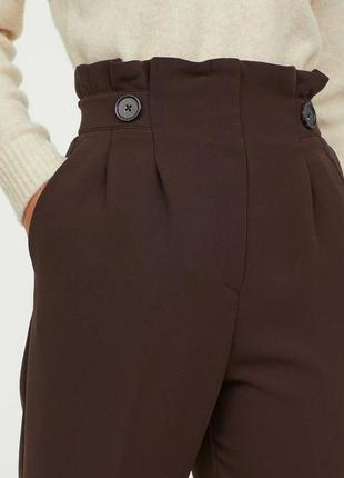 Стильные брюки цвета марсала с завышенной талией h&m