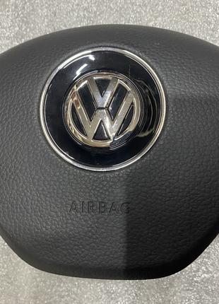 Накладка, заглушка, крышка подушки безопасности руля VW Golf VII