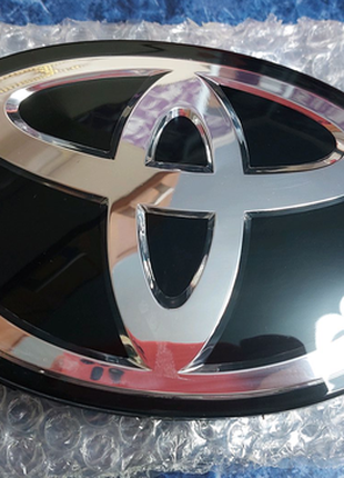 Эмблема Toyota на решётку под дистроник, на руль и багажник
