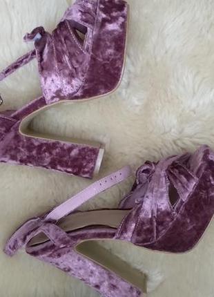 Шикарные бархатные босоножки на высоком каблуке.  pink velvet.
