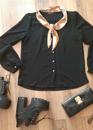 Класична чорна блузка з шарфом
