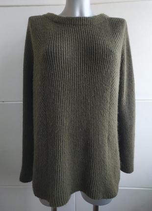 Шерстяной базовый свитер marks & spencer цвета хаки