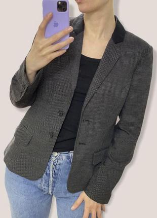 Жакет пиджак приталенный , хороший состав ткани