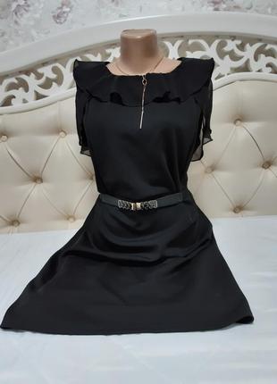Красивое черное платье с поясом