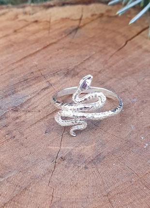 Кольцо со змеей из серебра