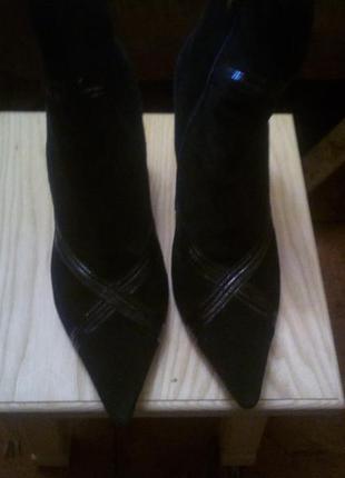 Женские черные ботинки замшевые, на тонком каблуке,остроносые