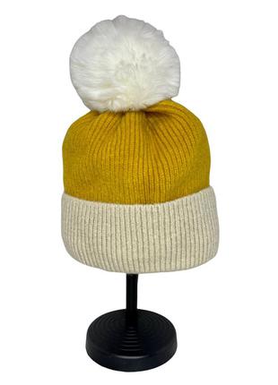 Женская теплая шапка двойная с помпоном пушистым желтая (горчи...
