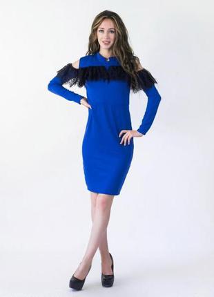 Платье-футляр трикотажное с баской из гипюра, синее, с длинным...