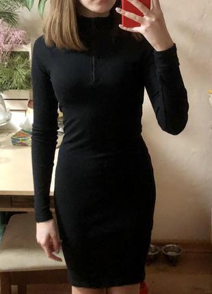 Обтягивающее чёрное платье, new yorker