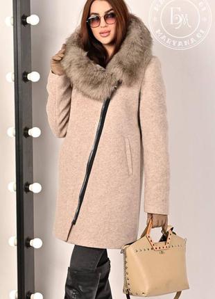 Шикарное женское пальто с капюшоном батальные размеры / бежевое