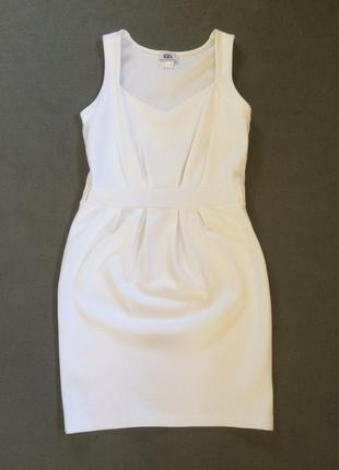 Біле плаття-футляр