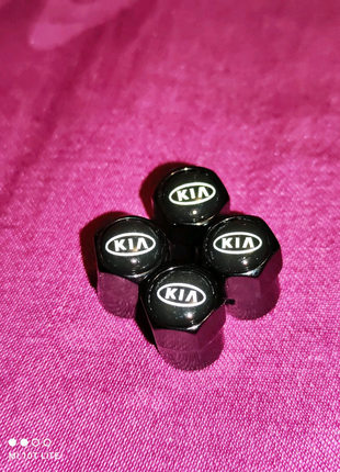Колпачки на ниппель автомобильных дисков ( Kia )