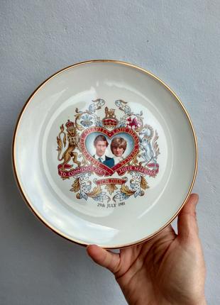 Винтажная фарфоровая тарелка Royal tudor ware, королевская свадьб