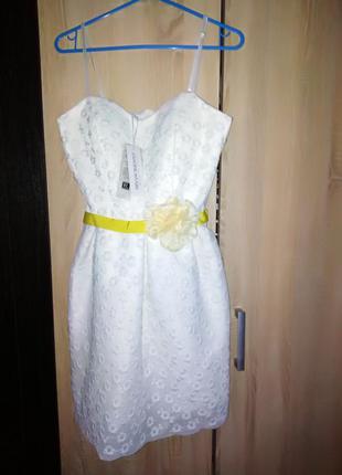 Шыкарное белое платье от rinascimento