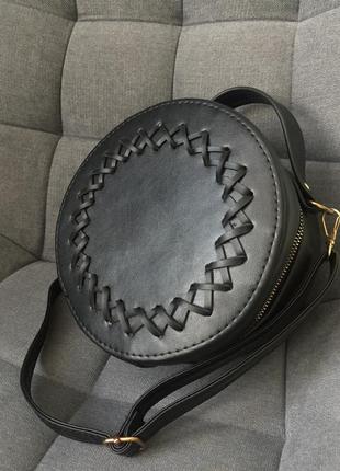 Женская сумка черная круглая