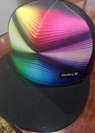 Новая кепка hurley.очень яркая и удобная.