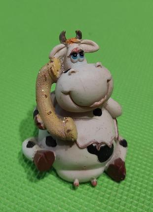 Керамическая статуэтка бычок и коровка